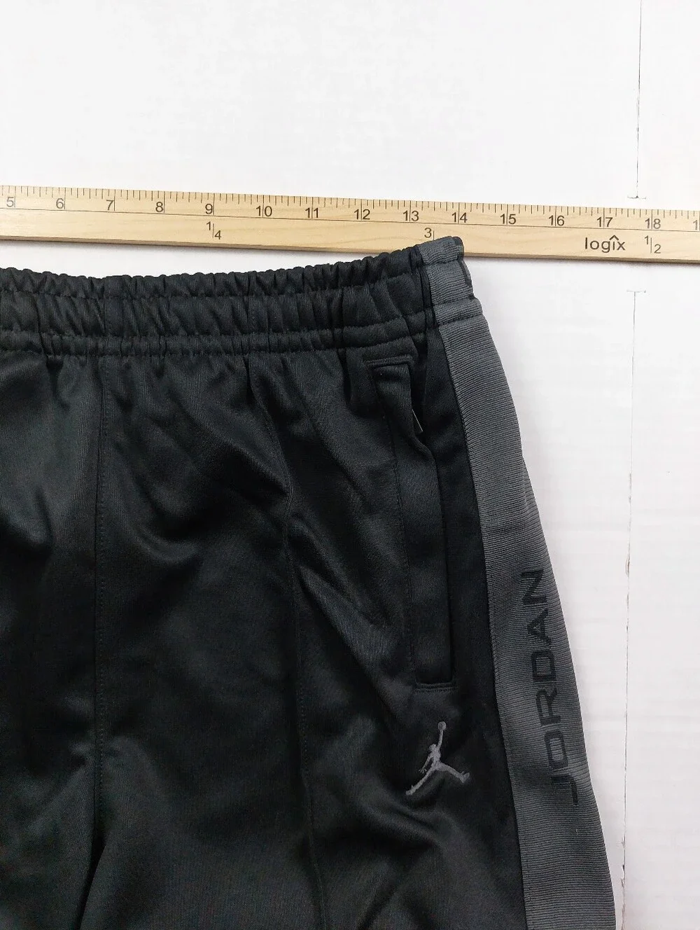 Jordan Essentials Tracksuit Pants Mens Medium Black Standard HF9341-010 NWT $65